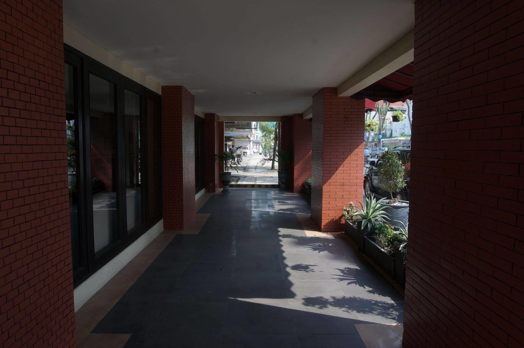 Varna Culture Soerabaia Hotel 3*