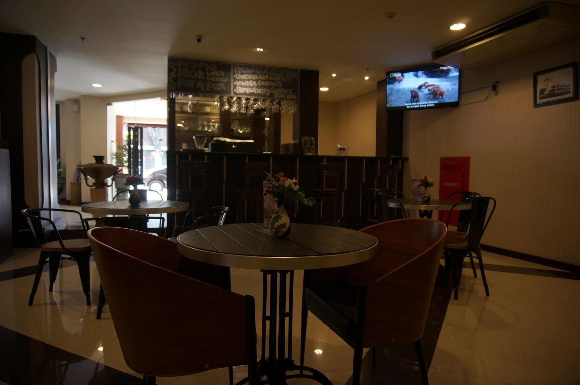 Varna Culture Soerabaia Hotel 3*